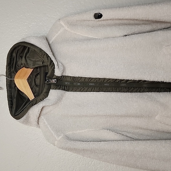 1 Madison Expedition Heritage Edition Teddy Sherpa Jacket in Cream/Olive - Picture 6 of 14